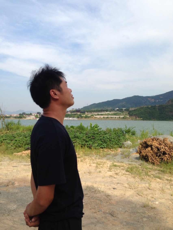 雾里看花的第一张照片--云霄征婚网