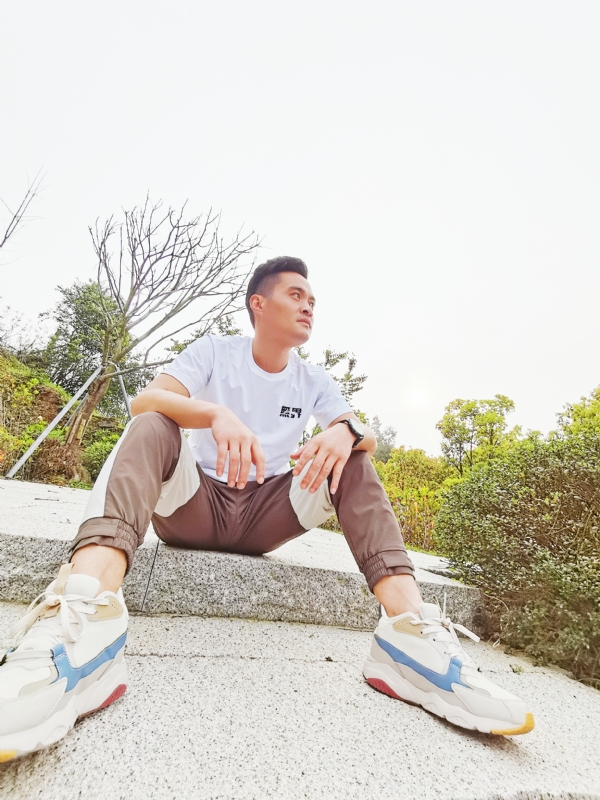 一个人，干净利落的第一张照片--云霄征婚网